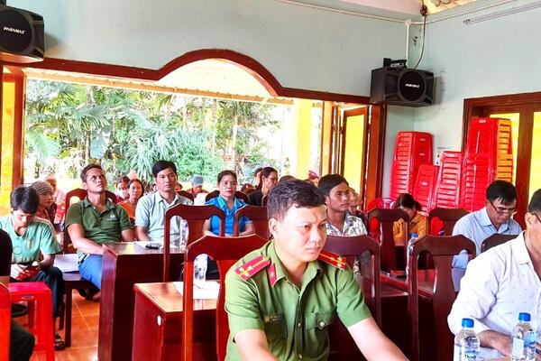 Hội nghị đối thoại giữa Chủ tịch UBND xã Ba Ngạc với tổ chức, cá nhân, công dân về thủ tục hành chính và giải quyết thủ tục hành của cán bộ, công chức xã năm 2024